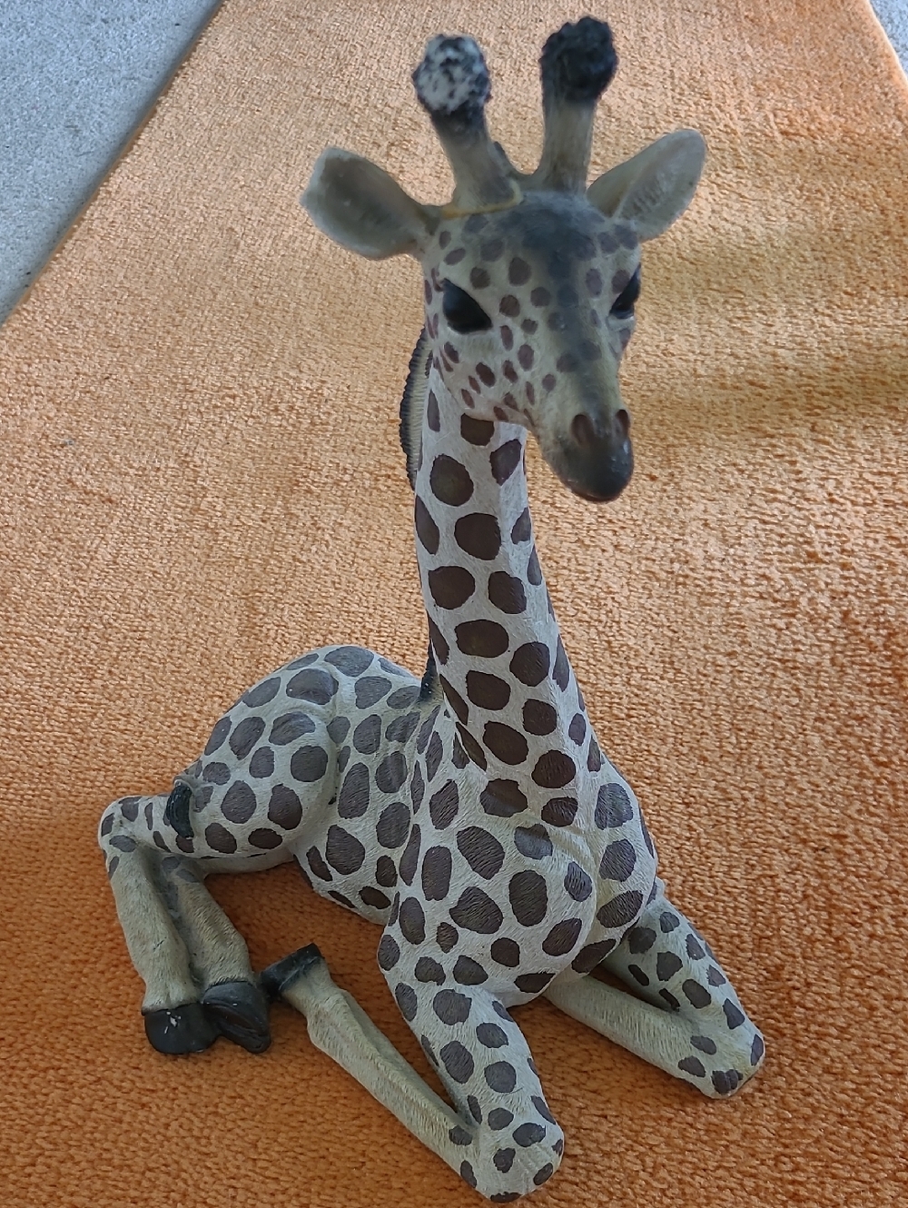 Decorative Giraffe Figurine in Cream and Brown